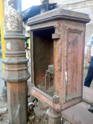 gas-pillars-and-fire-alarms-in-old-mumbai