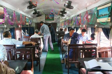 deccan-queen-dining-car