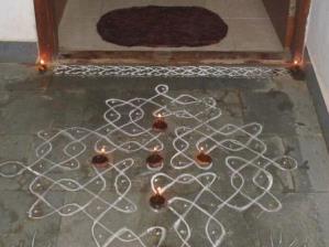 p-21424-rangoli-in-front-of-house