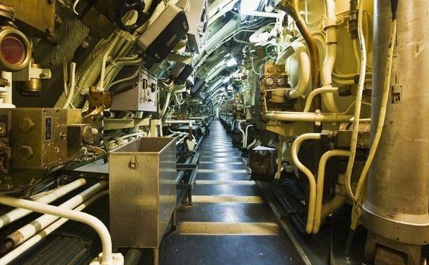 p-80077-inside-a-submarine