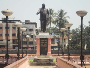 Raigad-Mahaad-chavdar-tale-dr-ambedkar-statue-300