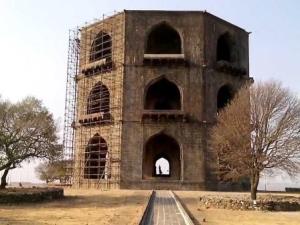 p-1525-Ahmednagarchandbibi-mahal