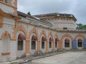 nagpur-central-museum-building